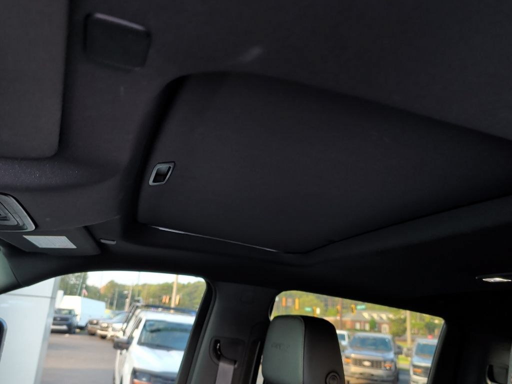 Used 2021 GMC Sierra 2500 AT4 w/ AT4 Premium Plus Package AWD/4WD image 9