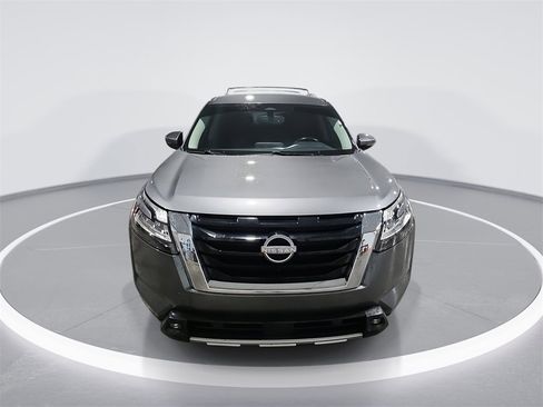 Used 2022 Nissan Pathfinder SL image 3