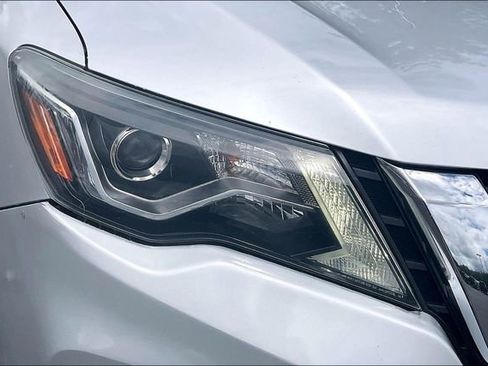Used 2018 Nissan Pathfinder SV FWD image 29
