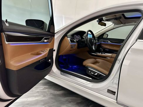 Used 2017 BMW 740i RWD image 12