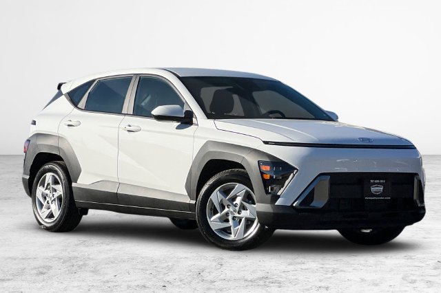 New 2027 Hyundai Kona SE FWD image 2