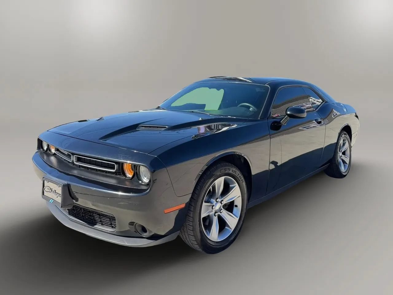 Used 2016 Dodge Challenger SXT RWD image 1