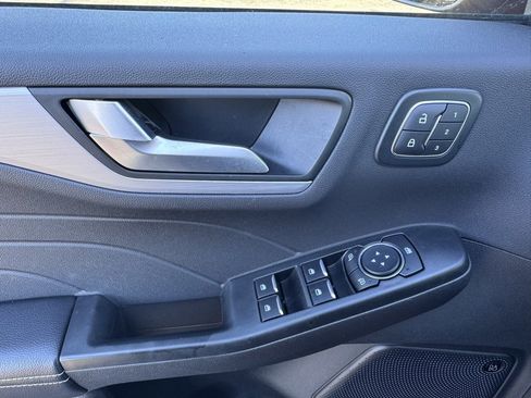 Used 2025 Ford Escape SE w/ PHEV Premium Package image 24
