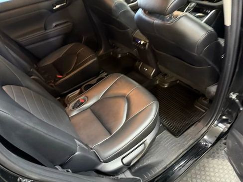 Used 2023 Toyota Highlander L image 38