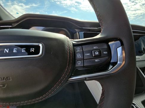 Used 2025 Jeep Wagoneer S Limited AWD/4WD image 18