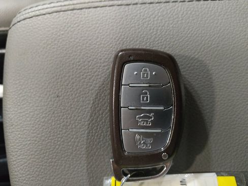 Used 2020 Hyundai Elantra Limited w/ Ultimate Package 03 FWD image 32