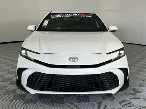 Used 2025 Toyota Camry SE w/ Convenience Package FWD image 3