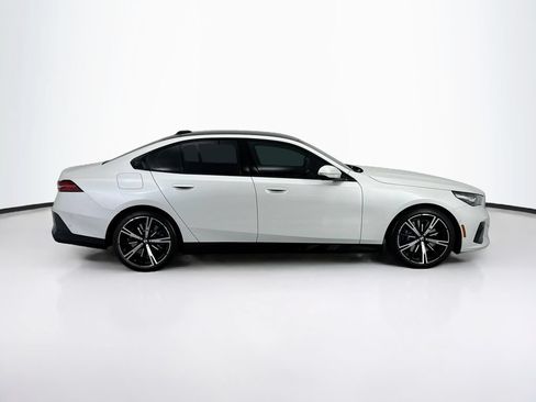 Used 2026 BMW 550e xDrive w/ Premium Package AWD/4WD image 4
