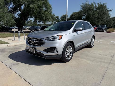 Used 2019 Ford Edge Titanium w/ Cold Weather Package AWD/4WD image 2