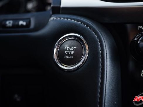 Used 2018 Lexus LX 570 4WD image 19