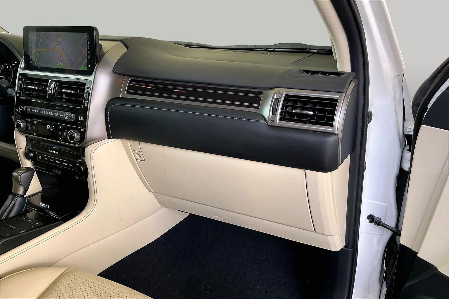 Used 2023 Lexus GX 460 Luxury w/ Sport Design Package AWD/4WD image 16