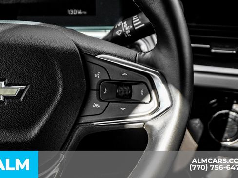 Used 2025 Chevrolet Trax LT w/ LT Convenience Package image 32