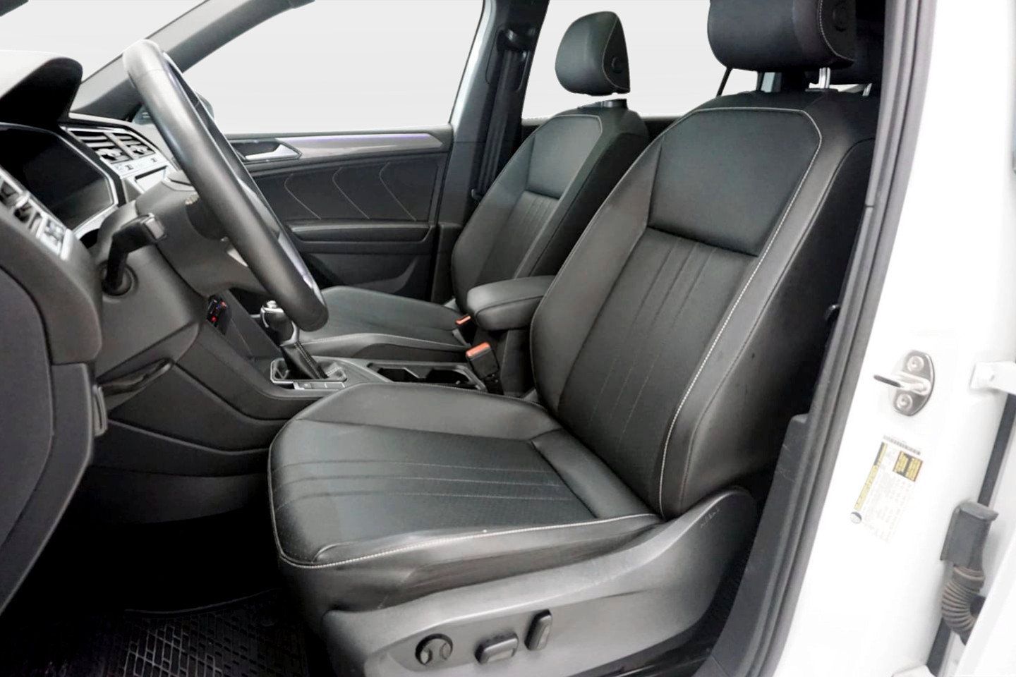 Used 2023 Volkswagen Tiguan SE R-Line FWD image 12