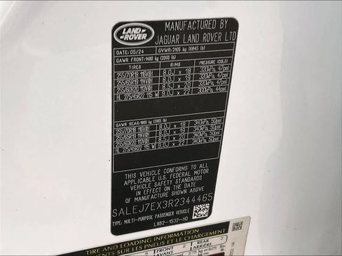 Used 2024 Land Rover Defender 110 S image 32