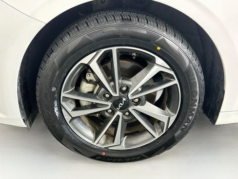 Used 2024 Kia Forte LXS FWD image 11