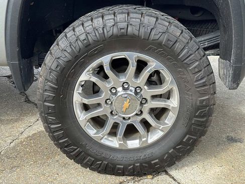 Used 2024 Chevrolet Silverado 2500 LTZ w/ LTZ Convenience Package image 3