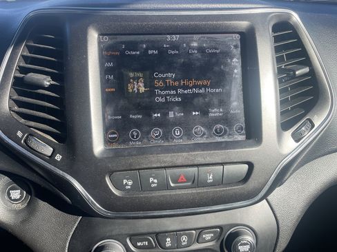 Used 2019 Jeep Cherokee Trailhawk image 20