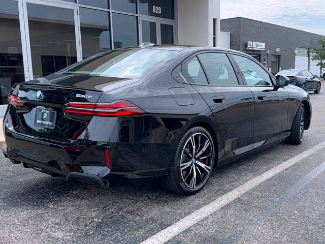 Used 2025 BMW 550e xDrive w/ Premium Package AWD/4WD image 3