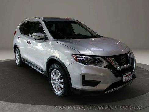 Used 2017 Nissan Rogue SV w/ SV Premium Package image 1