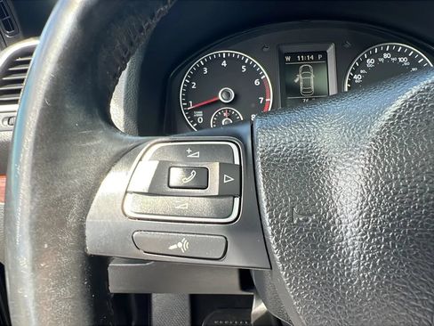 Used 2012 Volkswagen Eos Lux FWD image 19