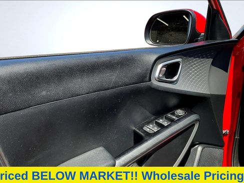 Used 2023 Kia Soul LX w/ LX Technology Package FWD image 21