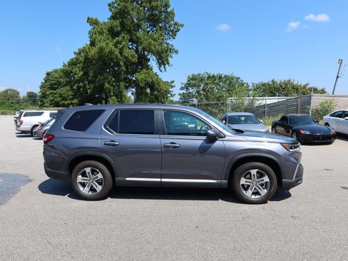 Certified 2025 Honda Pilot EX-L image 3