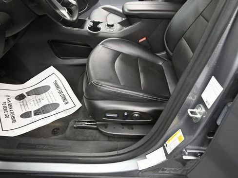 Used 2024 GMC Terrain SLT image 15