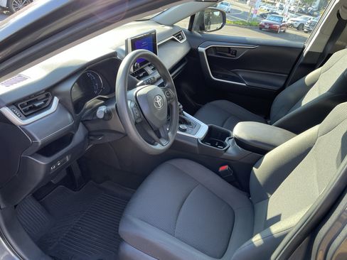 Certified 2024 Toyota RAV4 LE AWD/4WD image 9
