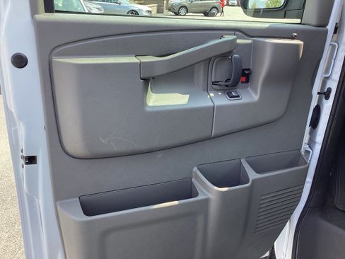 Used 2025 Chevrolet Express 3500 LT w/ LT Preferred Equipment Group RWD image 15