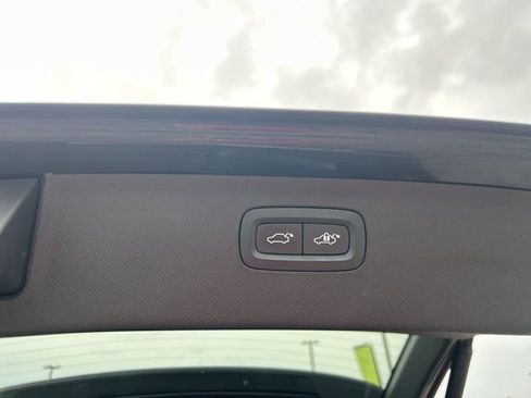 Used 2021 Volvo XC90 T6 Momentum w/ Protection Package Premier image 33