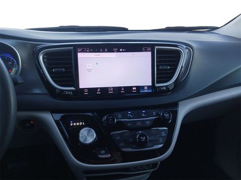Used 2023 Chrysler Pacifica Touring-L image 12