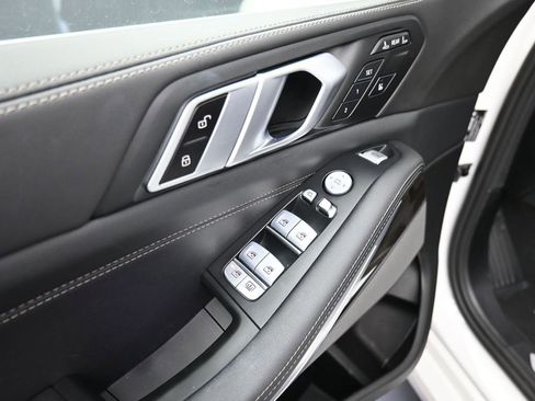 Used 2025 BMW X7 xDrive40i image 9