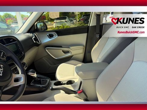 Used 2025 Kia Soul LX w/ LX Technology Package FWD image 7