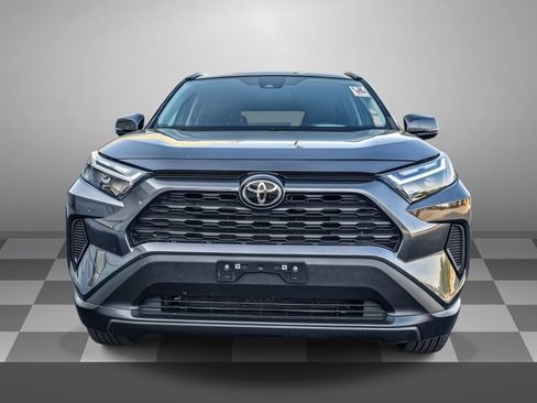 Used 2022 Toyota RAV4 XLE AWD/4WD image 2