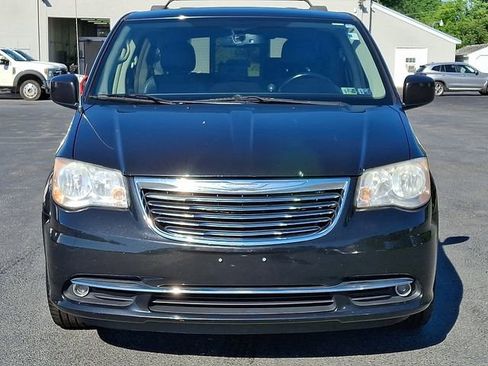 Used 2014 Chrysler Town & Country Touring FWD image 5