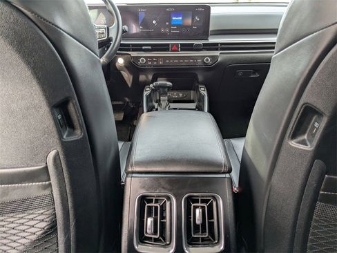 Used 2024 Kia Sorento S image 32