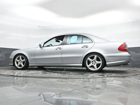 Used 2009 Mercedes-Benz E 350 4MATIC Sedan image 41