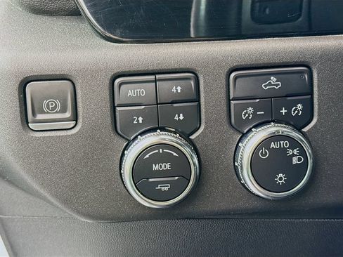 Used 2023 GMC Sierra 1500 SLE w/ X31 Off-Road Package AWD/4WD image 10