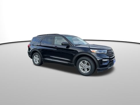 Used 2024 Ford Explorer XLT w/ Equipment Group 202A image 7