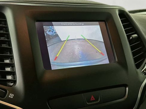 Used 2019 Jeep Cherokee Latitude w/ Popular Appearance Group FWD image 26