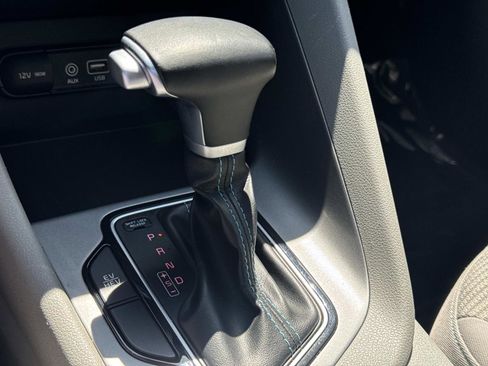 Used 2018 Kia Niro LX FWD image 24