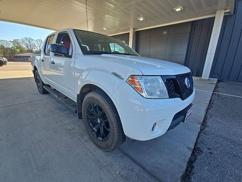 Used 2018 Nissan Frontier SV w/ Value Truck Package image 6