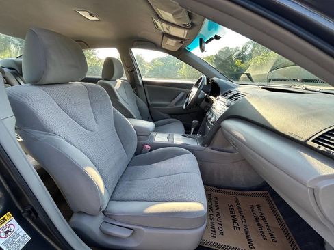Used 2011 Toyota Camry LE FWD image 15