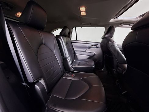 Certified 2022 Toyota Highlander XLE image 27