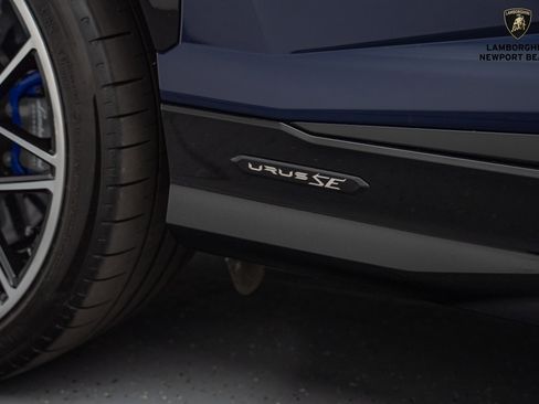 Used 2025 Lamborghini Urus SE image 6