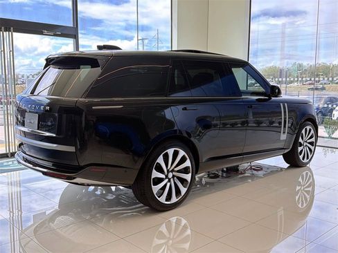 New 2025 Land Rover Range Rover Long Wheelbase Autobiography image 5