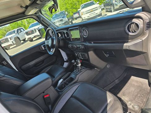 Used 2020 Jeep Gladiator Overland AWD/4WD image 30