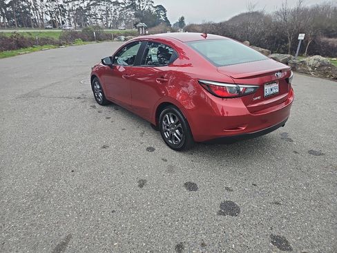 Used 2019 Toyota Yaris LE image 4