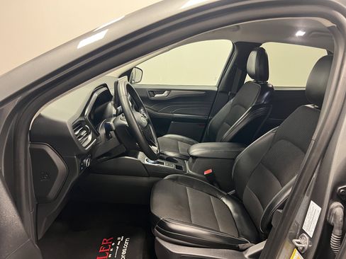 Used 2024 Ford Escape SE image 14