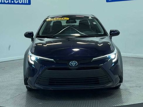 Used 2023 Toyota Corolla LE w/ LE Convenience Package FWD image 3